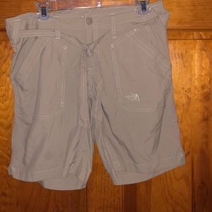 North Face Women’s shorts 10-EUC